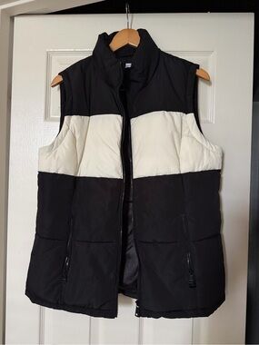 Women’s Black & White Quilted Puffer Vest